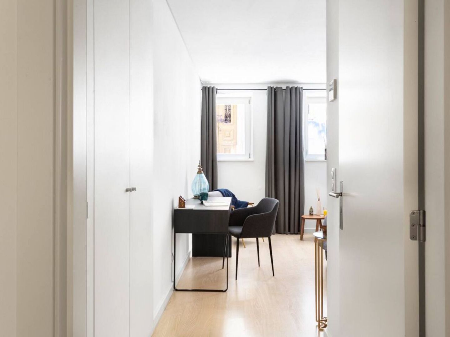 Altido Bright And Elegant 1br With Workspace And Huge Terrace In Pena, Close By Viewpoint Appartement Lissabon